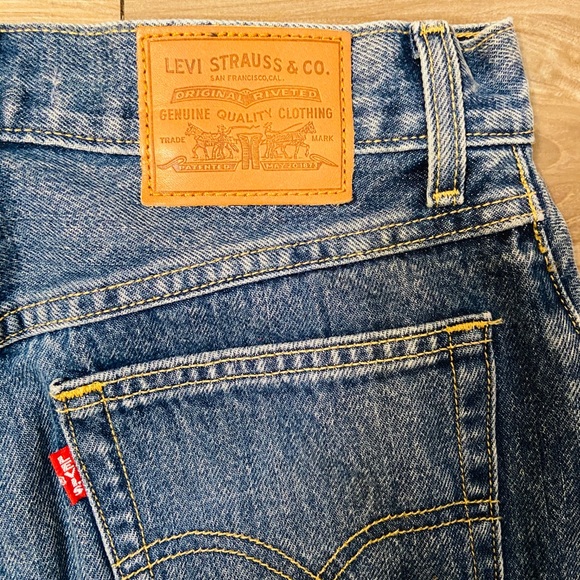 Levi’s Denim Skirt - Picture 4 of 5